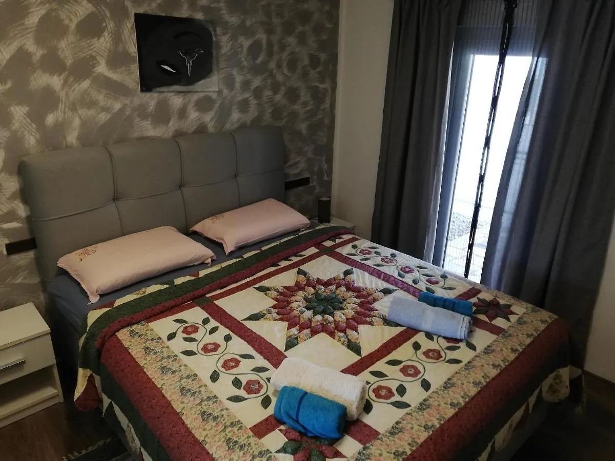Apartment Camelia 포레치